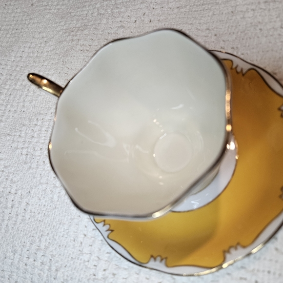 Royal Albert Teacup and Saucer YELLOW GOLD Pattern/Trim Flowers RARE Vintage - Picture 15 of 15